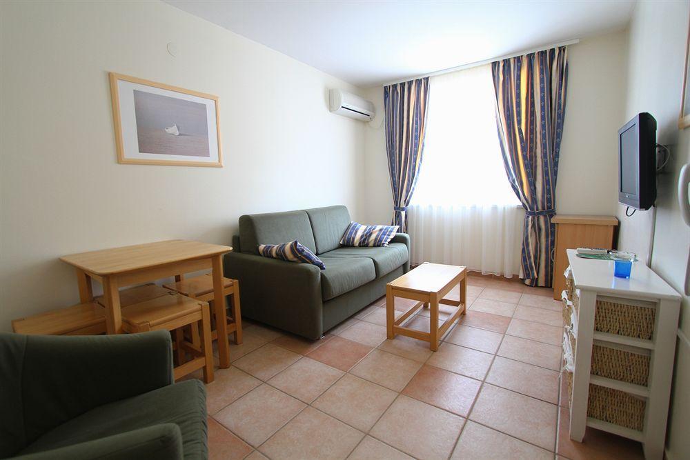 Aparthotel Castrum Novum Novigrad Istria Esterno foto